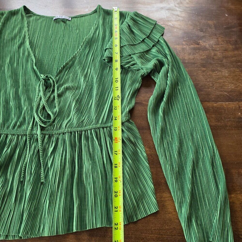 Zara Green Pleated Peplum Blouse Ruffle Flowy Top Size M Cottagecore Boho - Picture 6 of 7